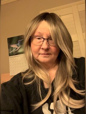 NWOT - Dark Blonde with Highlights Layered Women's Wig with Side Bangs